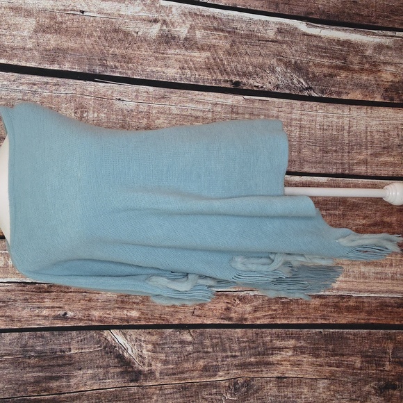 Light teal or sea blueish poncho with fringe & fur - Picture 1 of 5